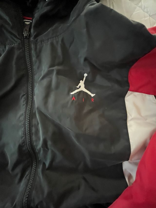 Chubasquero Jordan Negro y Rojo