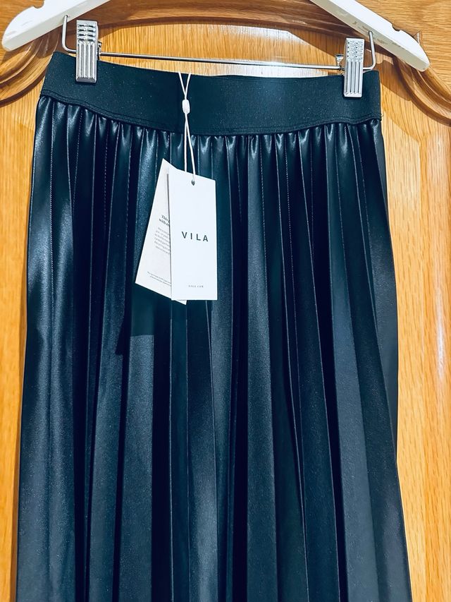 Falda midi plisada Cortefiel negra