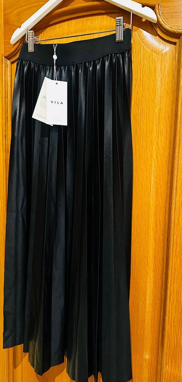 Falda midi plisada Cortefiel negra