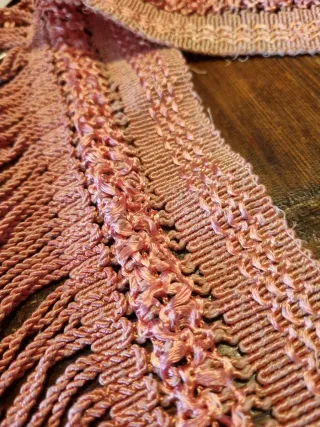 Passamaneria rosa antico con frange