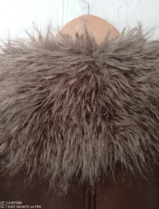 Chaqueta Guess con cuello de pelo