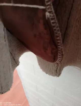 Chaqueta Guess con cuello de pelo