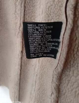 Chaqueta Guess con cuello de pelo