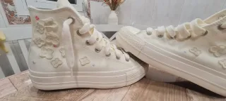 Botas Converse Blancas con Flores
