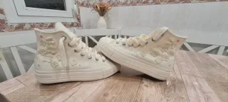 Botas Converse Blancas con Flores