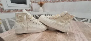 Botas Converse Blancas con Flores