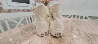Botas Converse Blancas con Flores