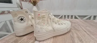 Botas Converse Blancas con Flores