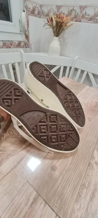 Botas Converse Blancas con Flores