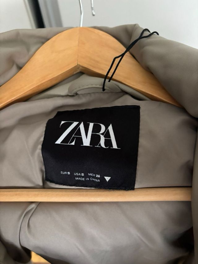 Chaleco acolchado Zara marrón claro Talla S