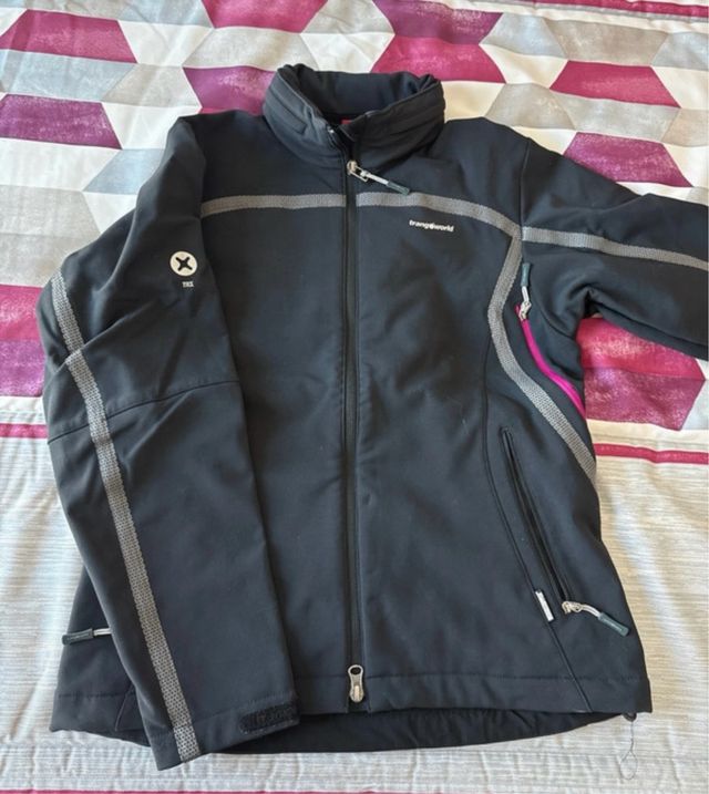 Chaqueta Trangoworld Negra y Rosa