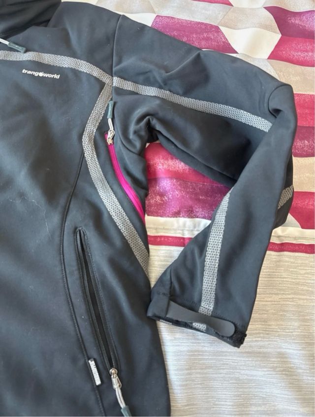 Chaqueta Trangoworld Negra y Rosa