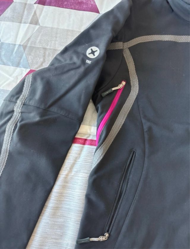 Chaqueta Trangoworld Negra y Rosa