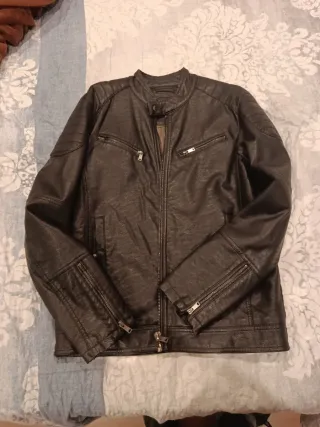 Chaqueta de cuero negra