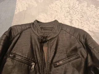 Chaqueta de cuero negra