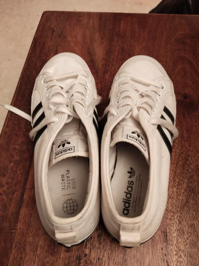 Zapatillas Adidas Blancas y Negras
