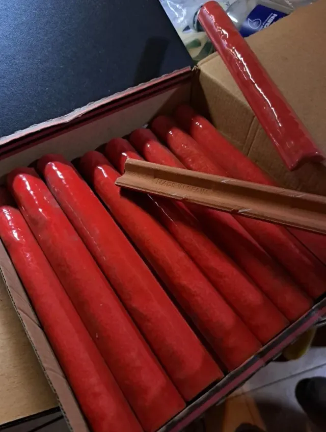 28 Listelos/Molduras Rojos. Cerámica azulejos