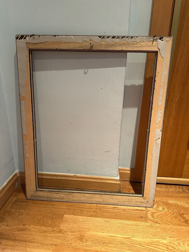 Marco de madera dorado