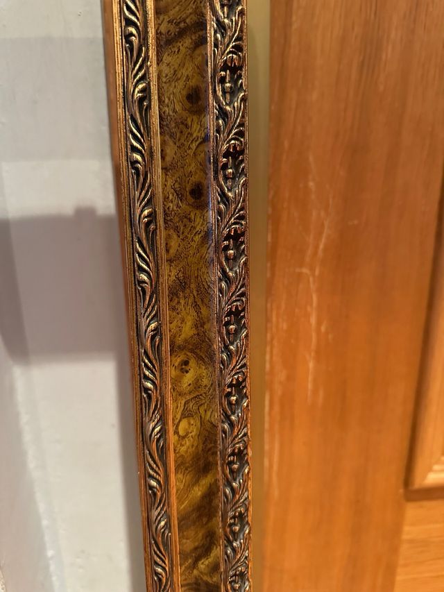 Marco de madera dorado