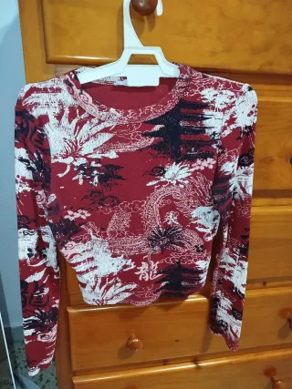Camiseta Bershka manga larga estampado dragones XS