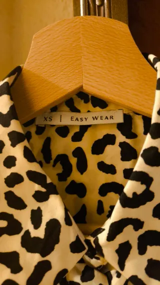 Camisa leopardo blanca y negra