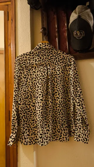 Camisa leopardo blanca y negra