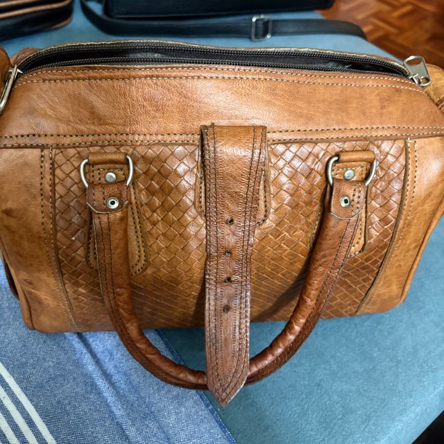 Bolso de piel marrón