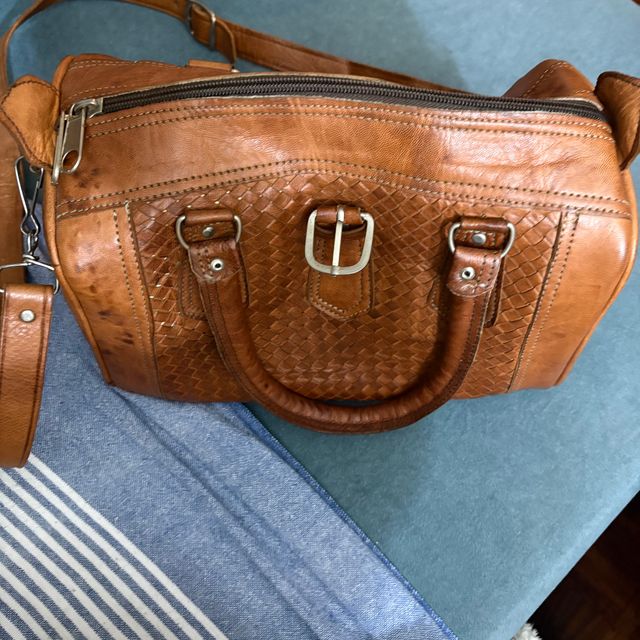 Bolso de piel marrón