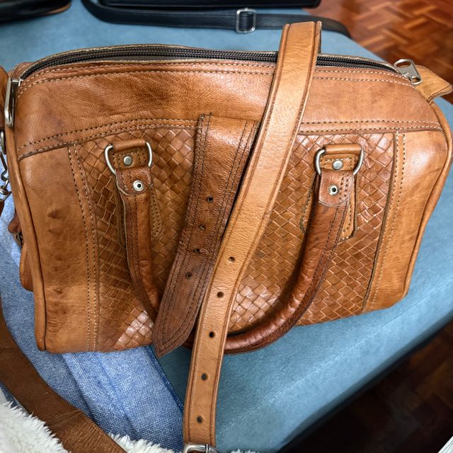 Bolso de piel marrón