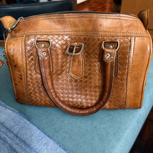 Bolso de piel marrón