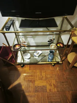 Mueble TV cristal y metal dorado