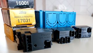 Scatola derivazione VIMAR, presa e 2 interruttori