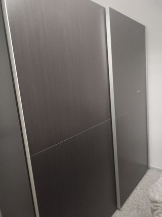 Guardaroba con ante scorrevoli