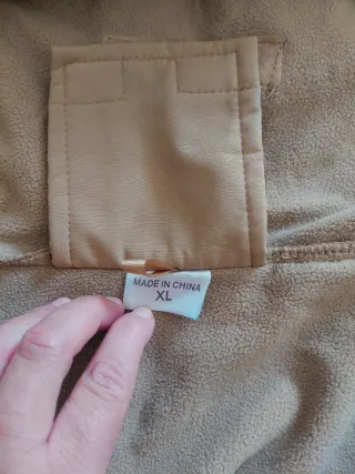 Gabardina beige con capucha