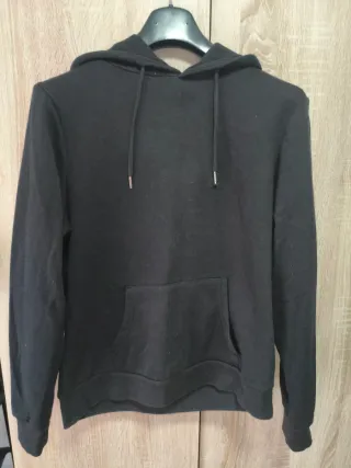 Sudadera con capucha negra