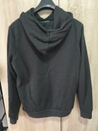 Sudadera con capucha negra