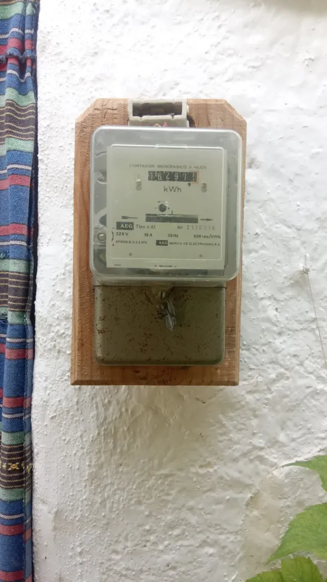 Contador de luz antiguo AEG