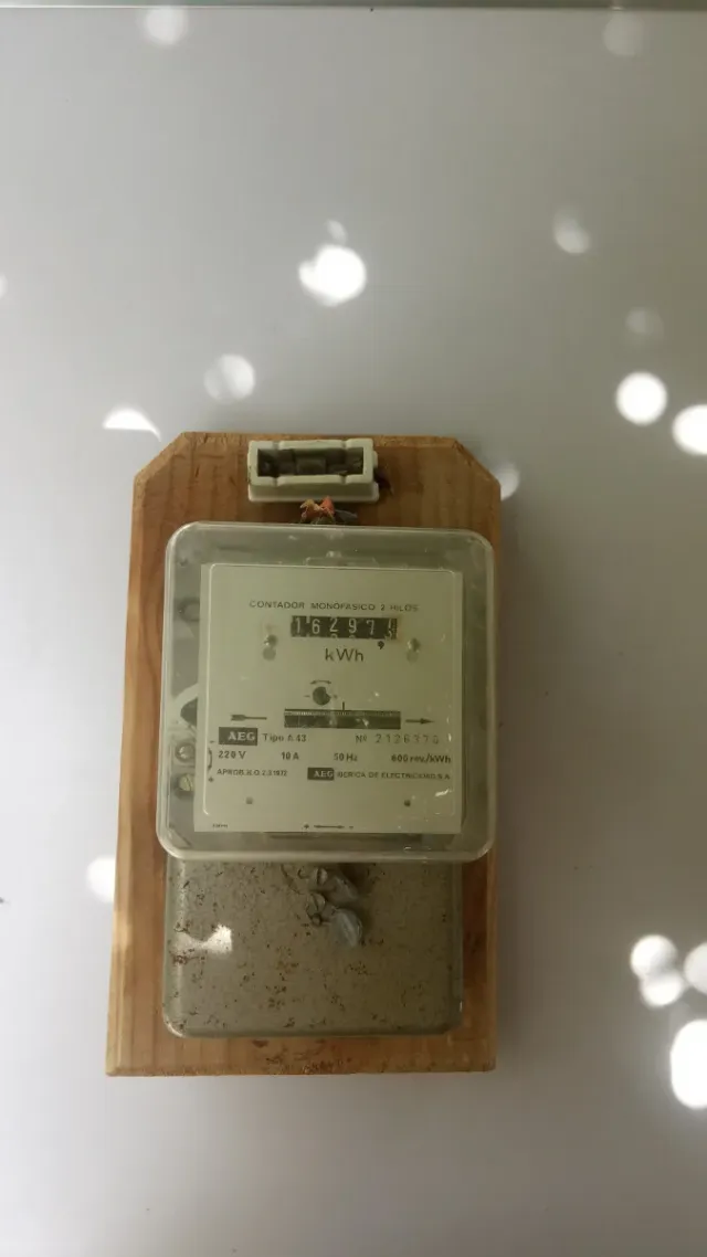 Contador de luz antiguo AEG
