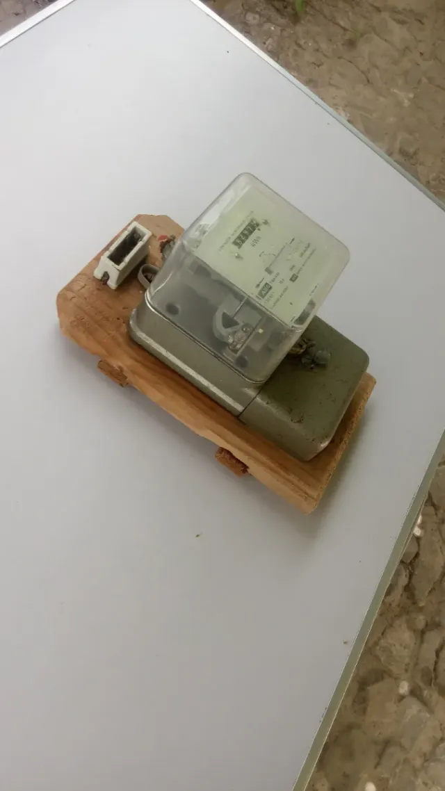 Contador de luz antiguo AEG