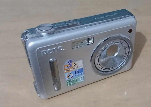 Cámara Digital BenQ + Cargador y Funda