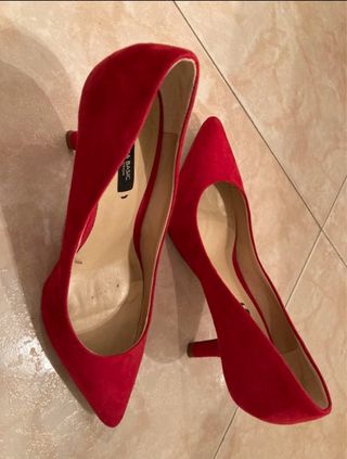 Zapatos de tacón ZARA BASIC rojos