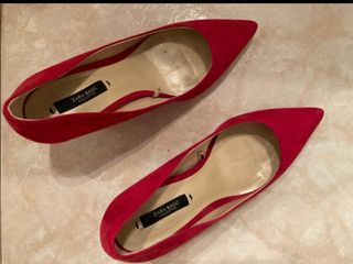 Zapatos de tacón ZARA BASIC rojos