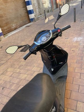 Piaggio Fly 125i 10000 kms.