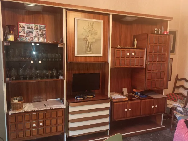 Mobile soggiorno anni 60 con spazio TV da