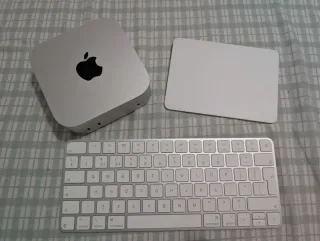Mac mini M4 con Teclado y Trackpad