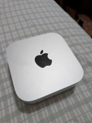 Mac mini M4 con Teclado y Trackpad