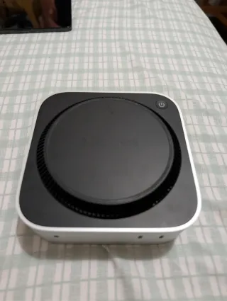 Mac mini M4 con Teclado y Trackpad