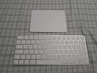 Mac mini M4 con Teclado y Trackpad