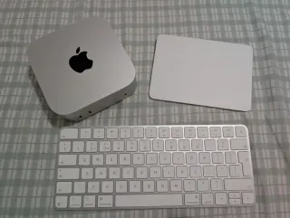 Mac mini M4 con Teclado y Trackpad