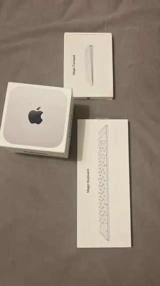 Mac mini M4 con Teclado y Trackpad